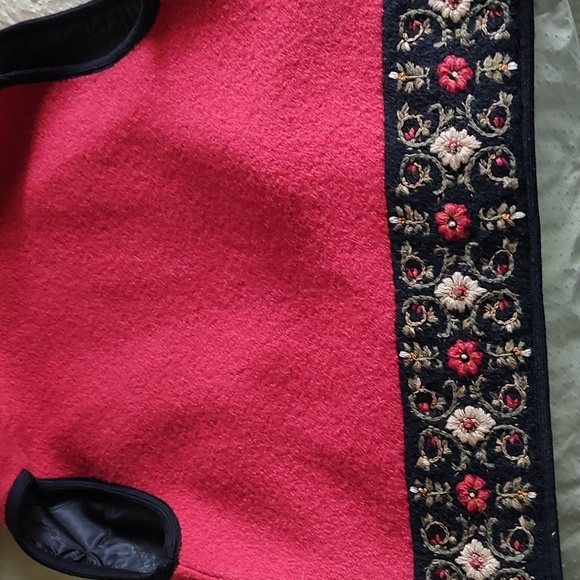 Icelandic Design Lined Red Wool Embellished Hook Closure Vest Size L - Picture 5 of 6